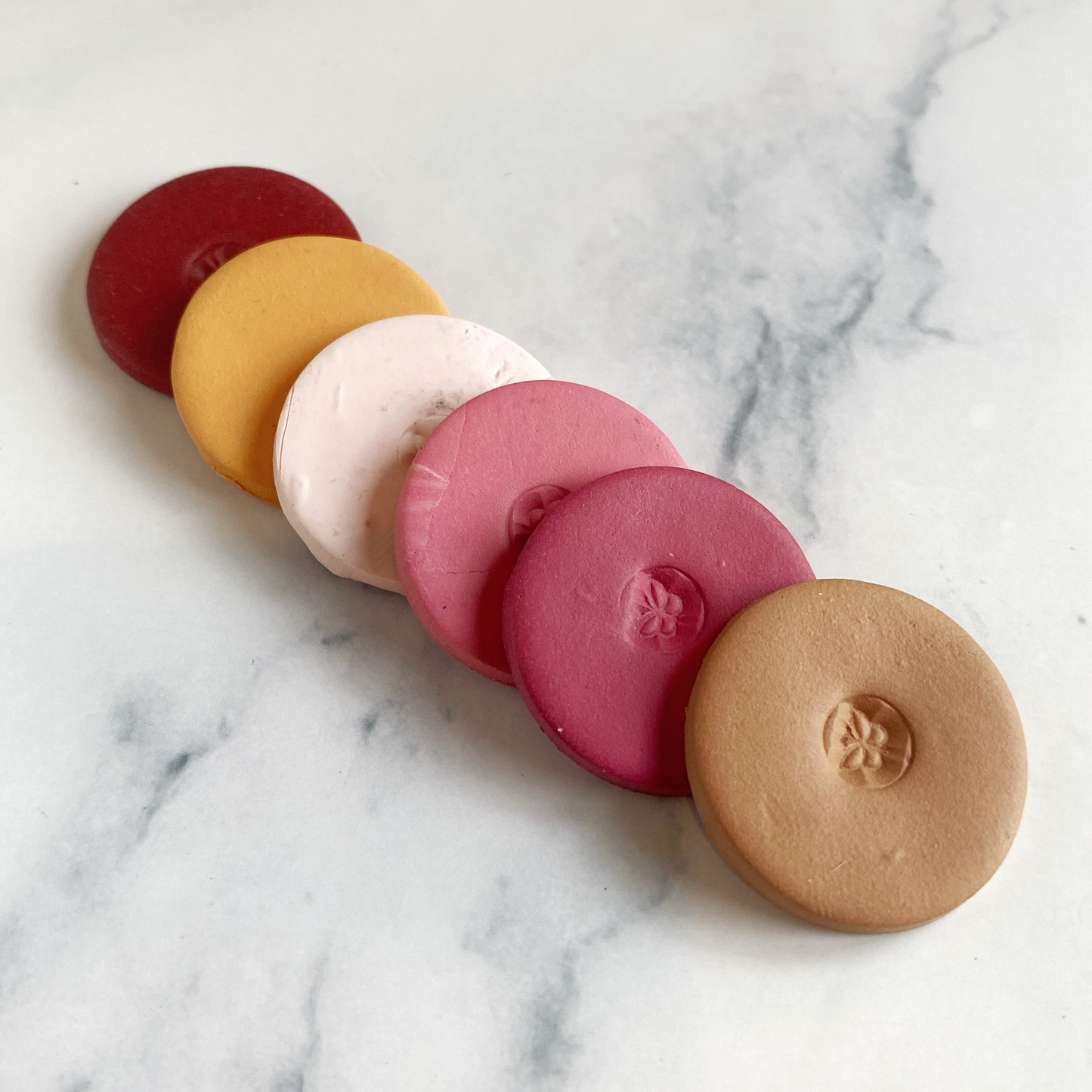 sample clay discs in the six colors of this palette in a diagonal cascade.